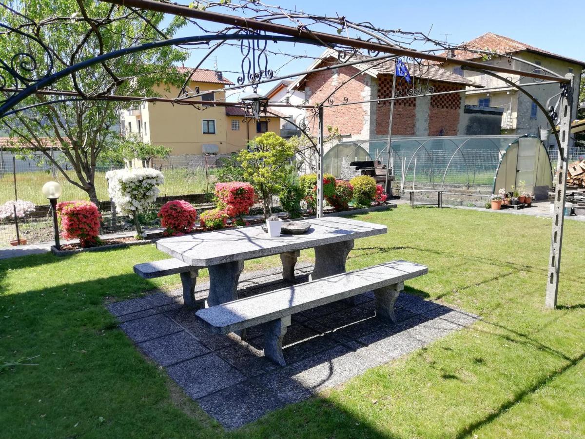 Apartamento La rosa rossa Cambiasca Exterior foto